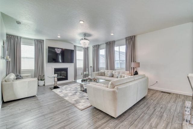 4393 Redwater, Meridian, ID 83642