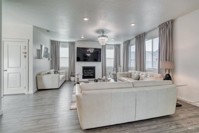 4393 Redwater, Meridian, ID 83642