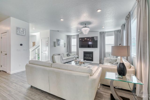 4393 Redwater, Meridian, ID 83642