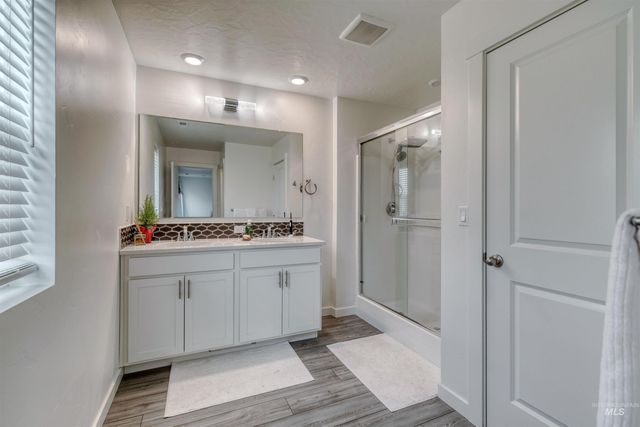 4393 Redwater, Meridian, ID 83642