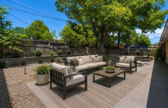 445 Graceland Drive SE, Albuquerque, NM 87108