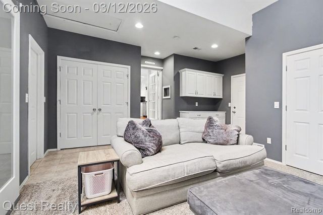 28094 Wildwood Trail, Farmington, MI 48336