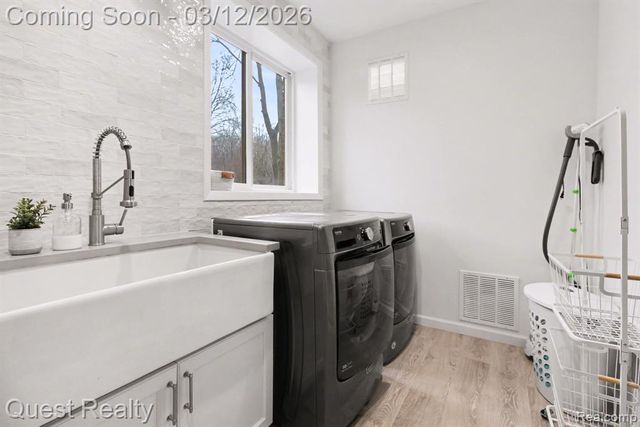 28094 Wildwood Trail, Farmington, MI 48336