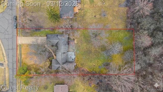 28094 Wildwood Trail, Farmington, MI 48336