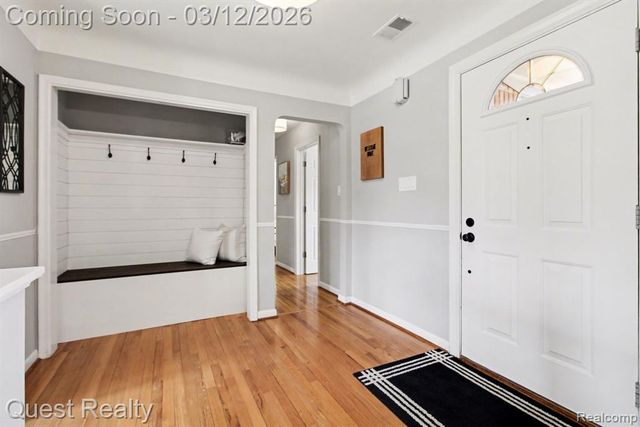 28094 Wildwood Trail, Farmington, MI 48336