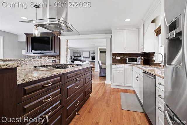 28094 Wildwood Trail, Farmington, MI 48336