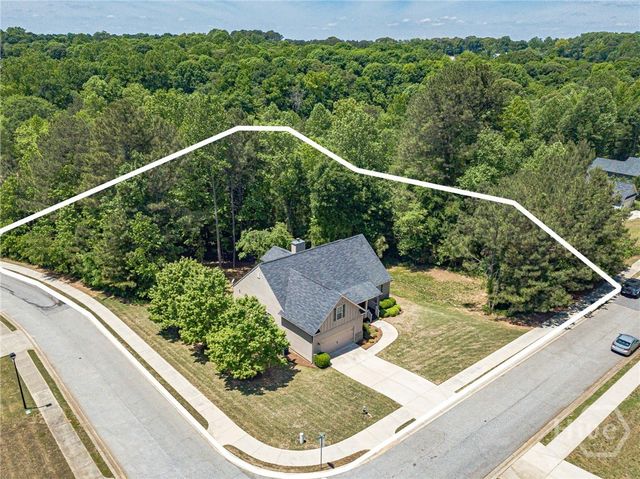 801 Rouse Circle, Hoschton, GA 30548
