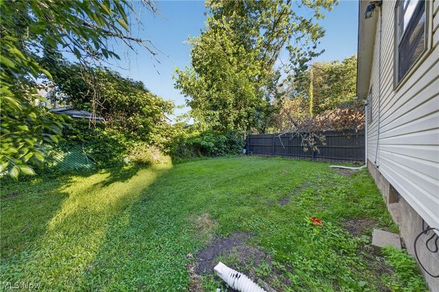 1095 Saint Michaels Avenue, Akron, OH 44320