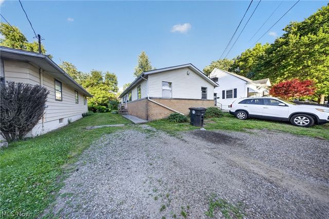 1095 Saint Michaels Avenue, Akron, OH 44320