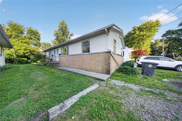 1095 Saint Michaels Avenue, Akron, OH 44320