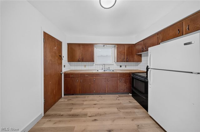 1095 Saint Michaels Avenue, Akron, OH 44320