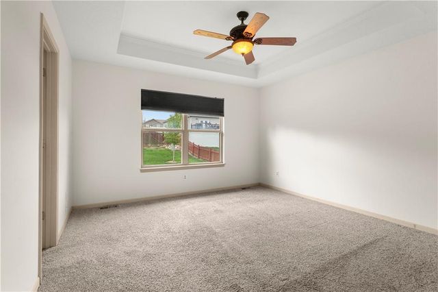 1002 SW Eagle Drive, Oak Grove, MO 64075