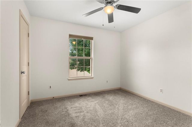 1002 SW Eagle Drive, Oak Grove, MO 64075