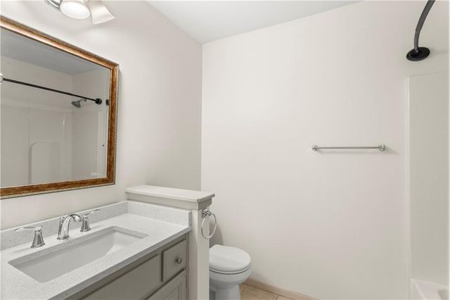 1002 SW Eagle Drive, Oak Grove, MO 64075