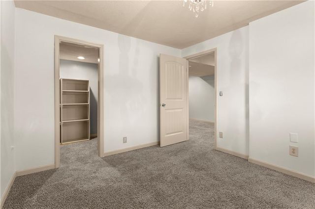 1002 SW Eagle Drive, Oak Grove, MO 64075