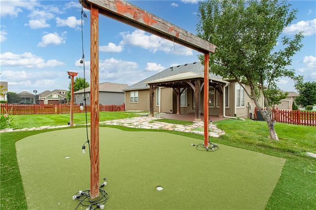 1002 SW Eagle Drive, Oak Grove, MO 64075