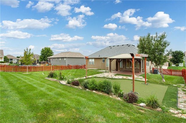 1002 SW Eagle Drive, Oak Grove, MO 64075