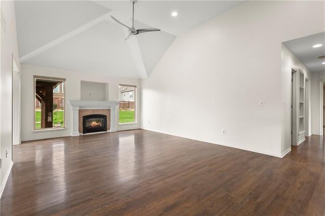 1002 SW Eagle Drive, Oak Grove, MO 64075