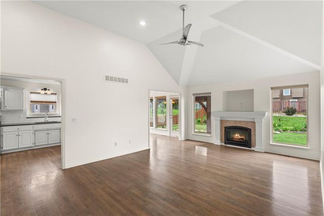 1002 SW Eagle Drive, Oak Grove, MO 64075
