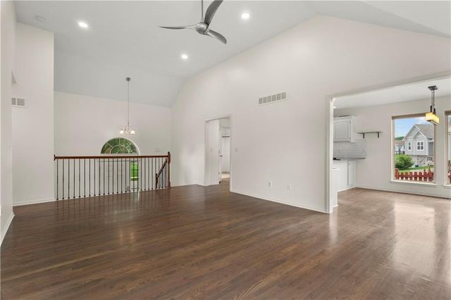 1002 SW Eagle Drive, Oak Grove, MO 64075