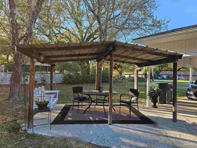 641 E Johnson Ave, Pensacola, FL 32514