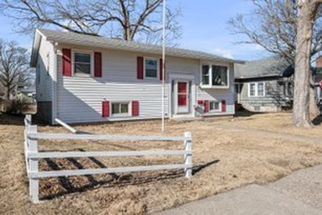 2716 Davenport Avenue, Davenport, IA 50803