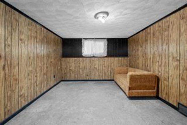 2716 Davenport Avenue, Davenport, IA 50803