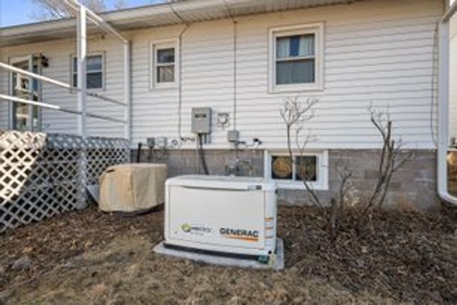 2716 Davenport Avenue, Davenport, IA 50803