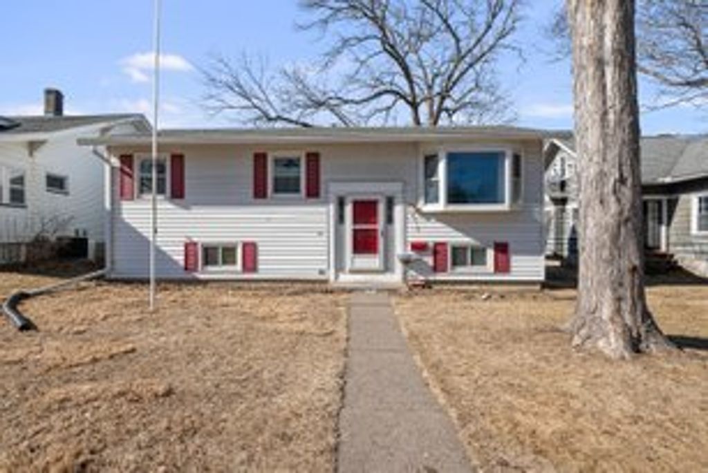 2716 Davenport Avenue, Davenport, IA 50803