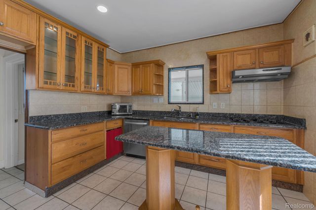 5158 Neckel Street, Dearborn, MI 48126