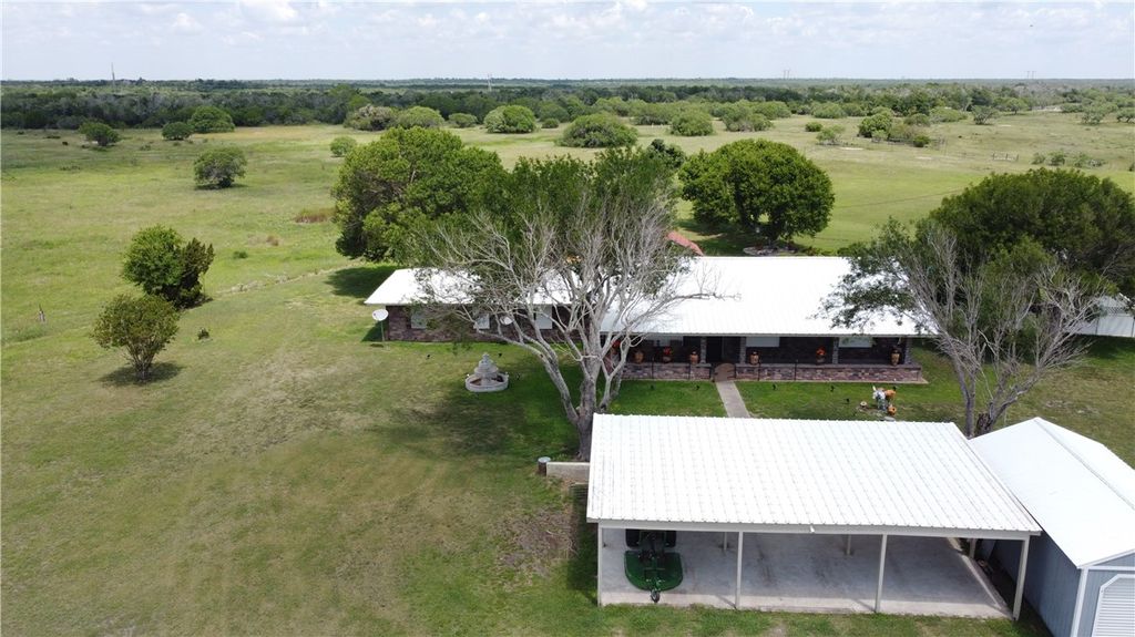 177 Schirmer, Woodsboro, TX 78393 — photo 2