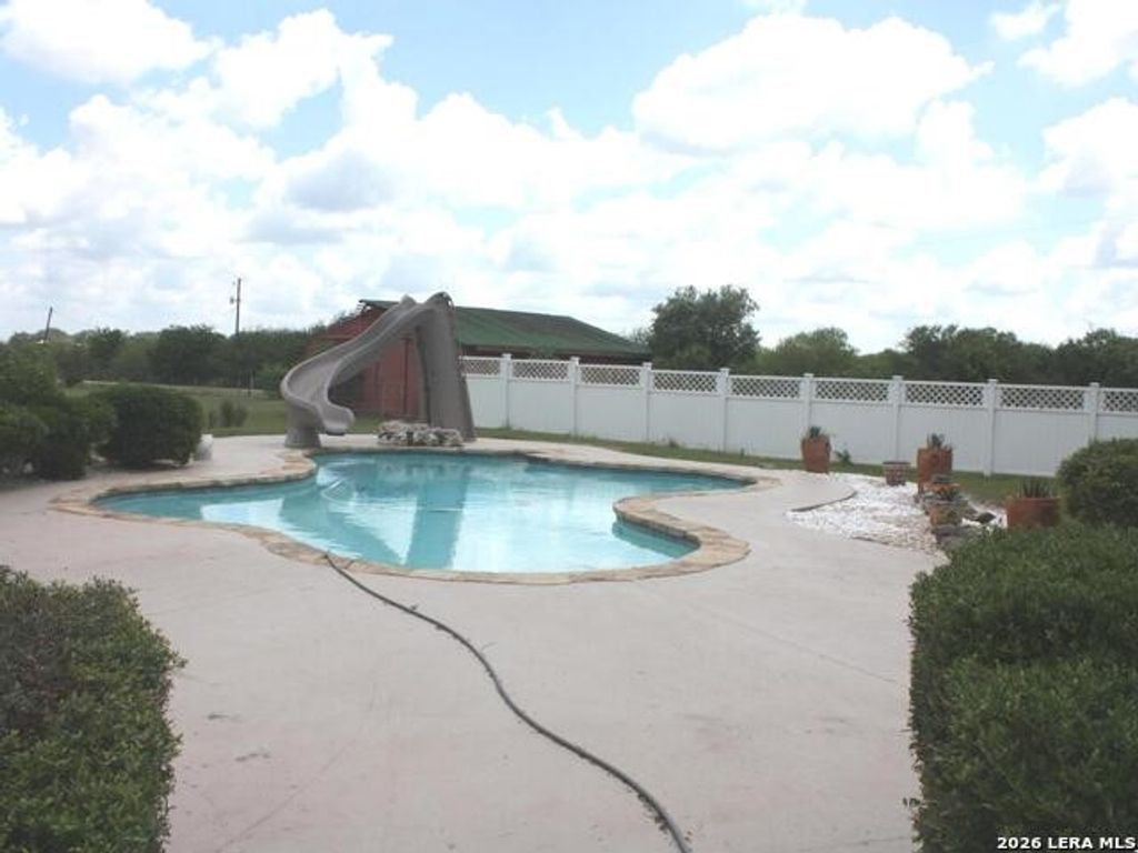 177 Schirmer, Woodsboro, TX 78393 — photo 5