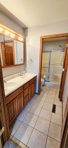 503 Sunset Place, Charles City, IA 50616