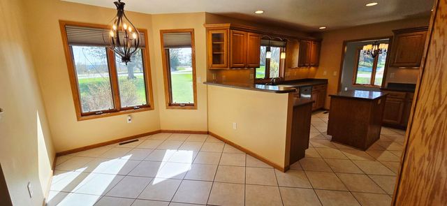 503 Sunset Place, Charles City, IA 50616