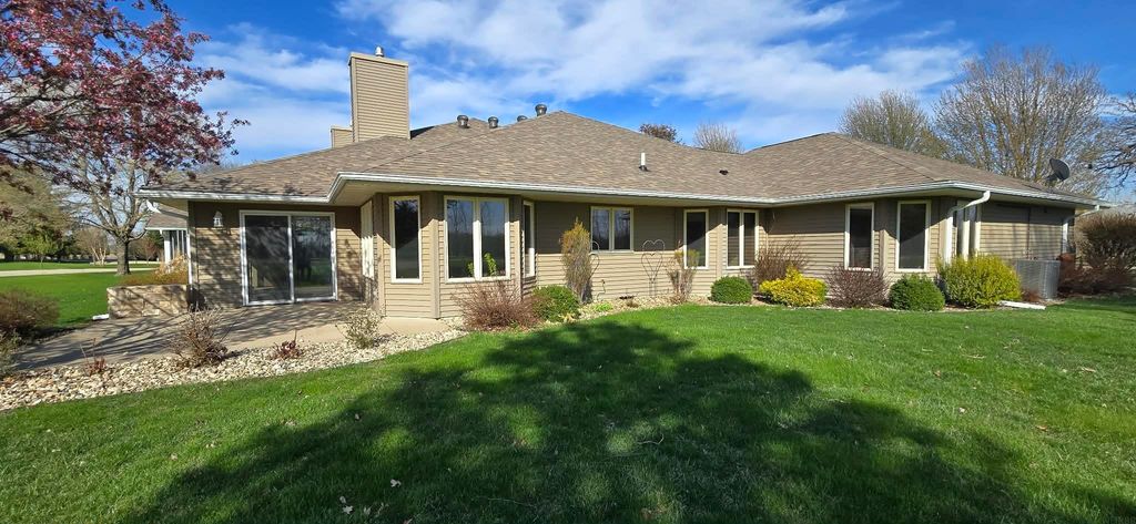 503 Sunset Place, Charles City, IA 50616