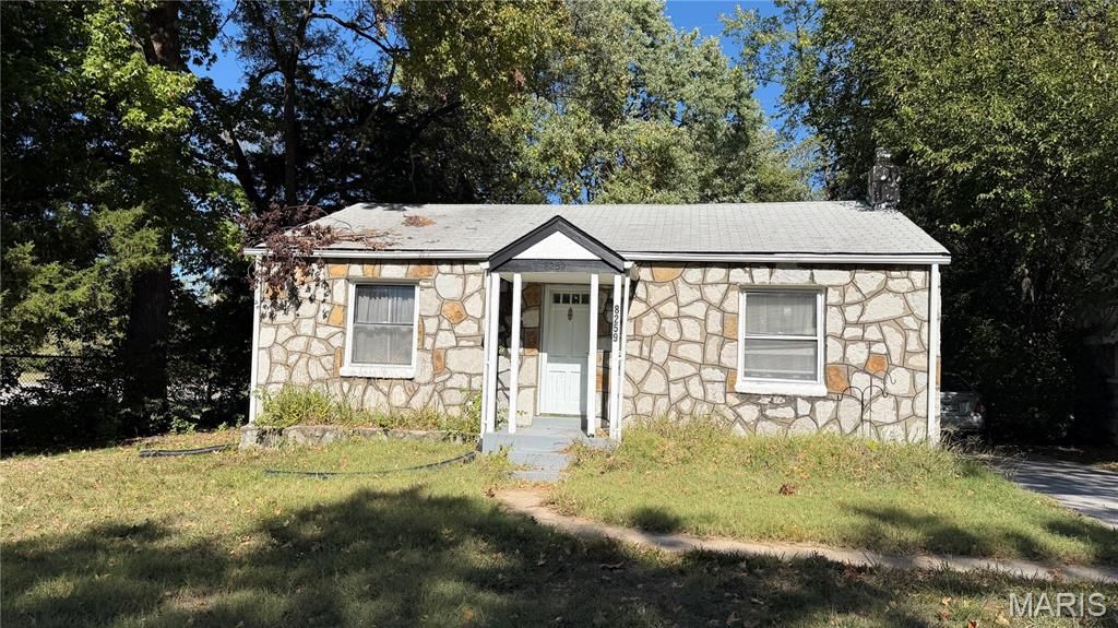 8259 Paramount Drive, University City, MO 63132