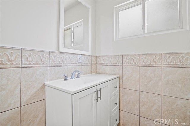 5842 Lexington, Los Angeles, CA 90038