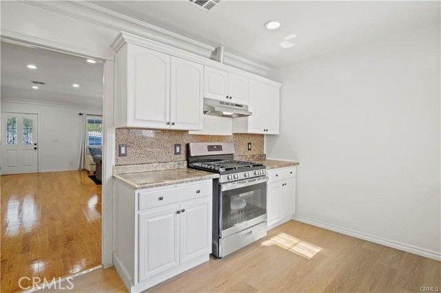 5842 Lexington, Los Angeles, CA 90038