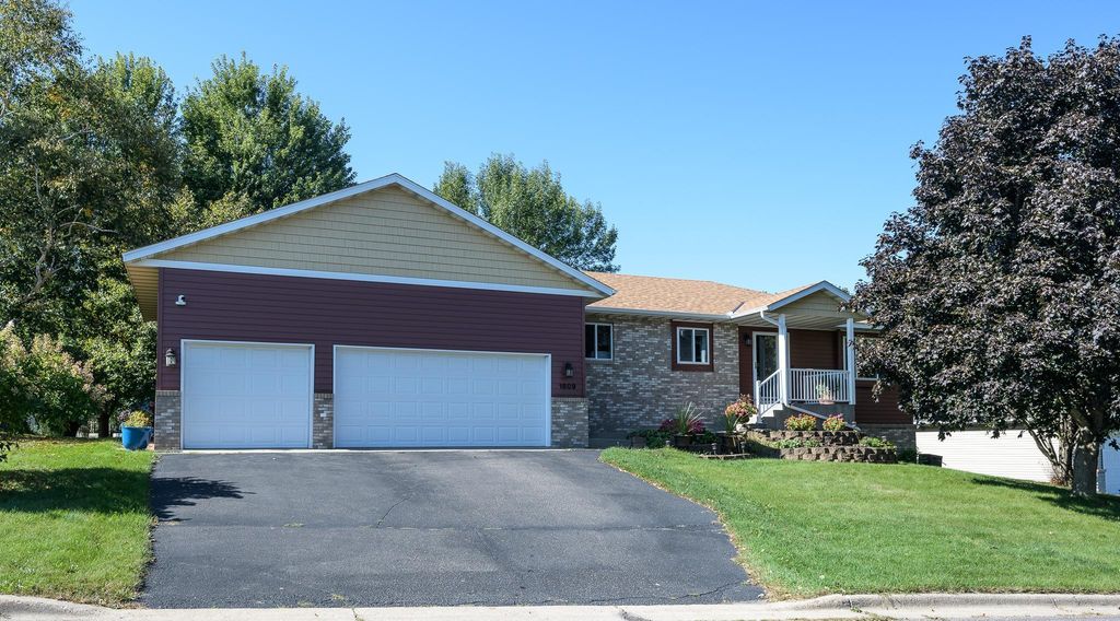 1809 Eastern Star Loop, Sauk Rapids, MN 56379