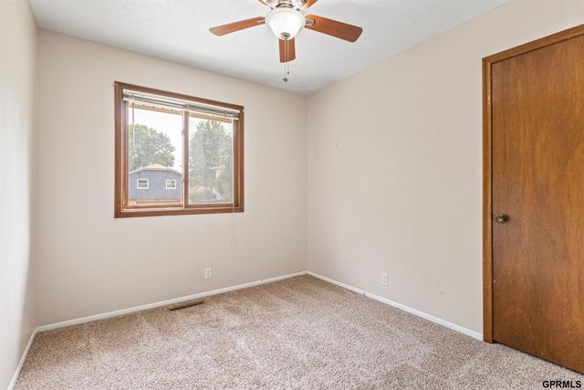 1106 Cimarron Street, Papillion, NE 68046