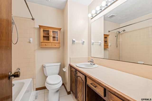 1106 Cimarron Street, Papillion, NE 68046