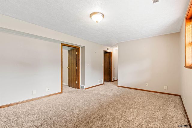 1106 Cimarron Street, Papillion, NE 68046