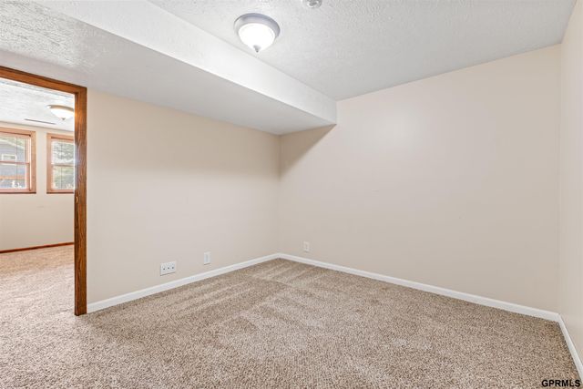 1106 Cimarron Street, Papillion, NE 68046