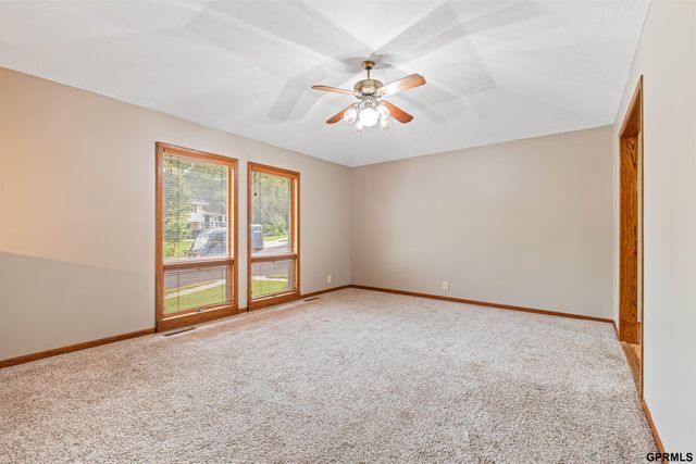 1106 Cimarron Street, Papillion, NE 68046