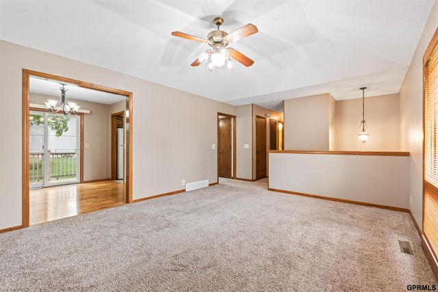 1106 Cimarron Street, Papillion, NE 68046