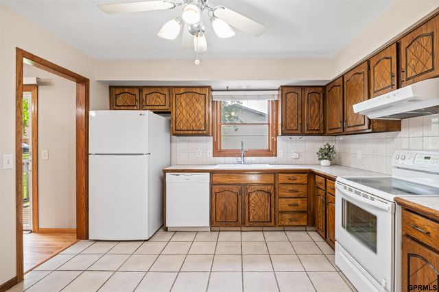 1106 Cimarron Street, Papillion, NE 68046
