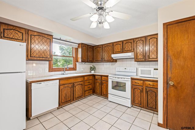 1106 Cimarron Street, Papillion, NE 68046