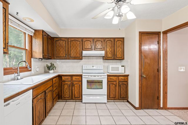 1106 Cimarron Street, Papillion, NE 68046