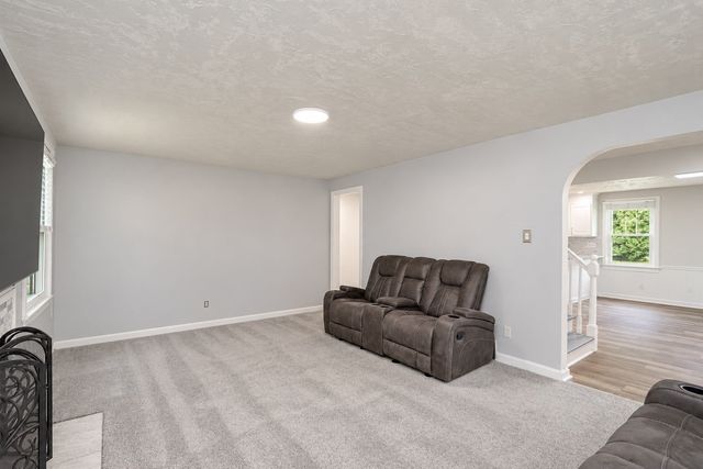 176 Meadow St, Westfield, MA 01085