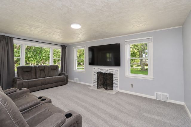 176 Meadow St, Westfield, MA 01085